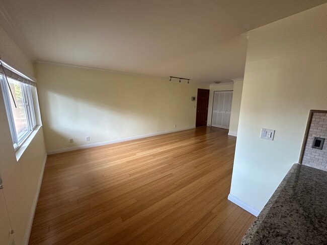 Foto del edificio - 1154 S Barrington Ave