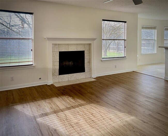 Building Photo - 8115 Hawick Dr