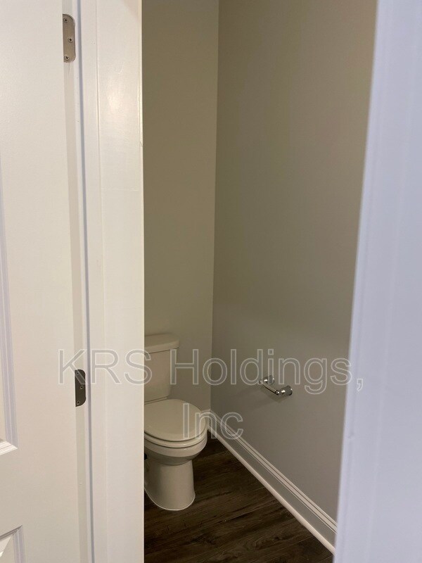 Foto del edificio - 446 Barrington Row Ave