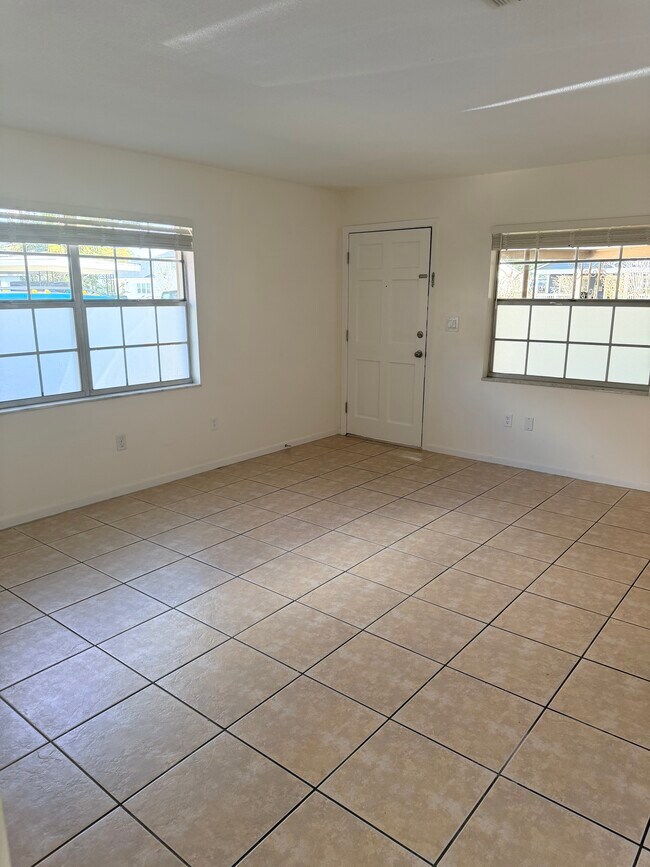 sala de estar - 912 La Salle Ave