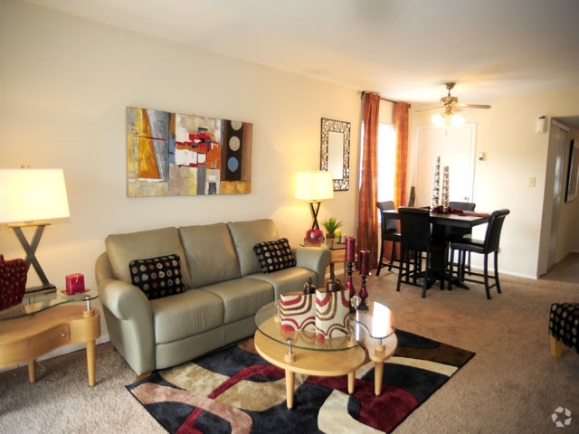 Sala de estar - Pembroke Lake Apartments