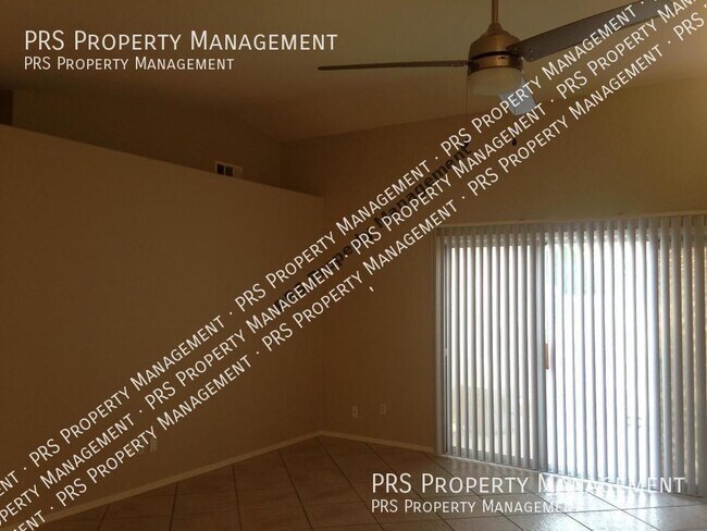 Foto del edificio - Just Listed!
