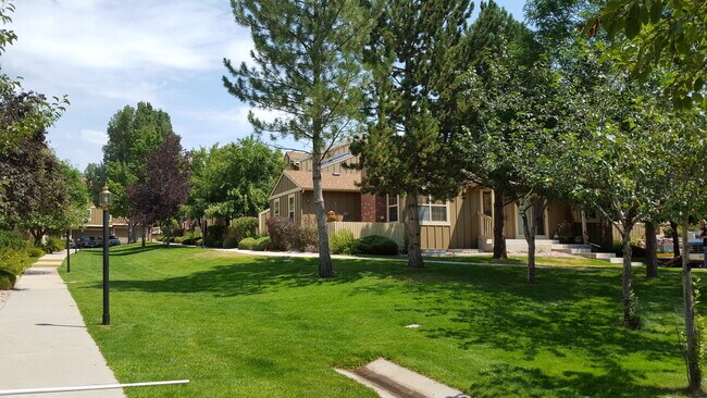 Foto del edificio - Nice 3 bedroom, 2 1/2 bath Townhome in North Colorado Springs