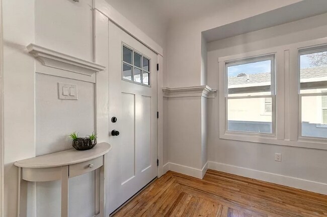 Building Photo - 110 Brookview St
