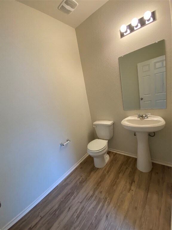 Foto del edificio - 541 Summer Pointe