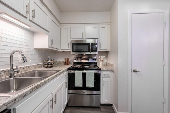 Foto del edificio - Chase Cove Apartments