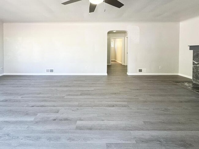 Building Photo - 801 Dorris St