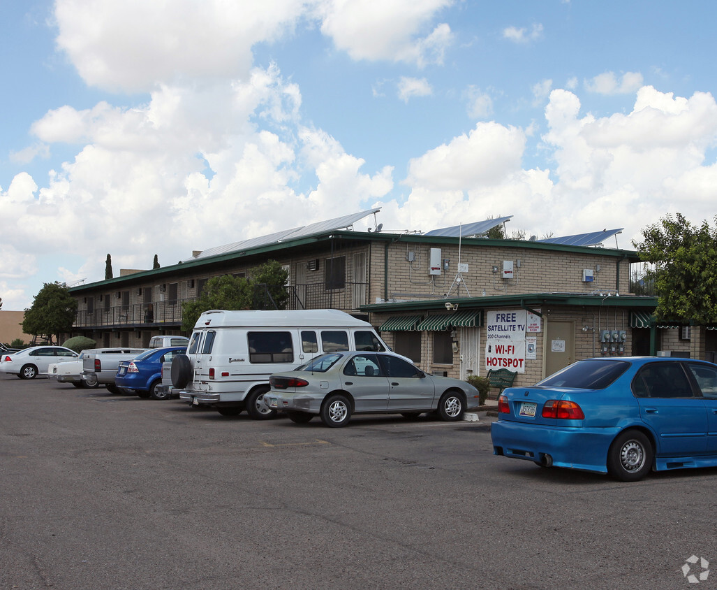 Kachina Court - Kachina Court Apartments