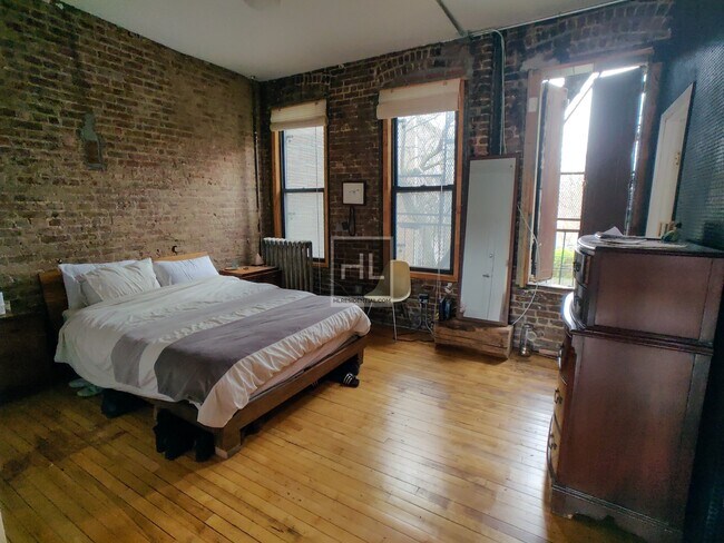 Foto del edificio - KNICKERBOCKER AVENUE