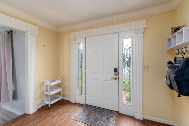 Photo - 727 Macphail Ct. S House