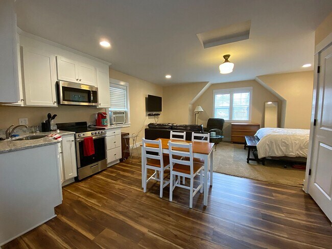 Foto del edificio - Furnished ADU in Multnomah Village on Quie...