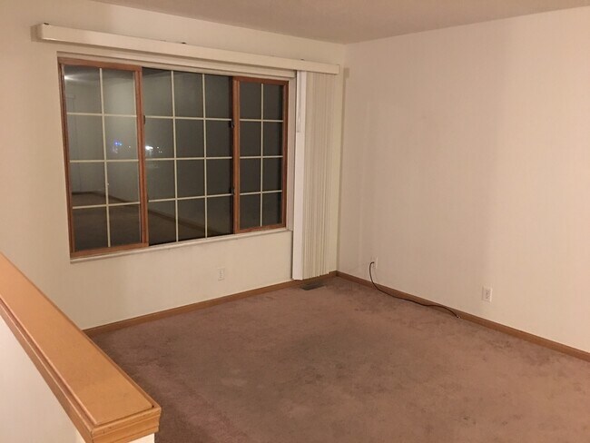 Building Photo - Nice Split Entry Home