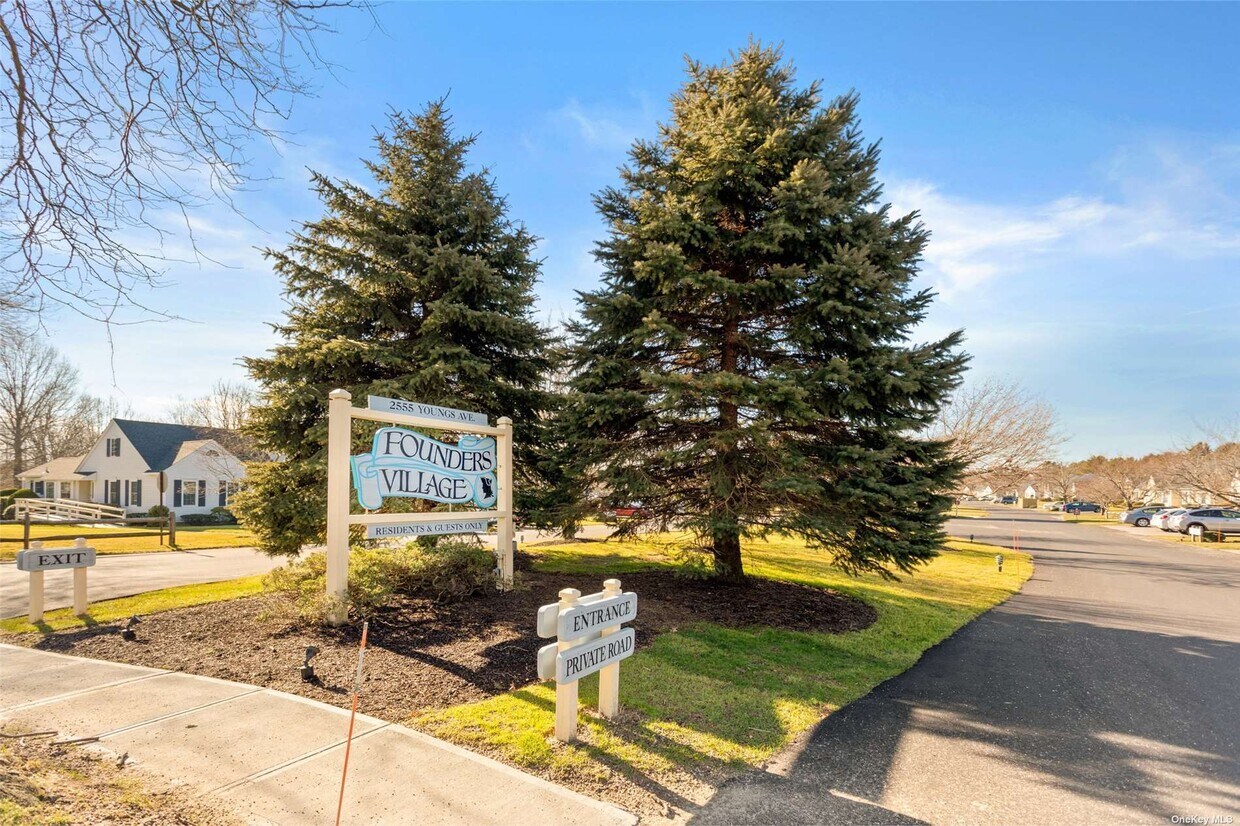 Primary Photo - 2555 Youngs Ave