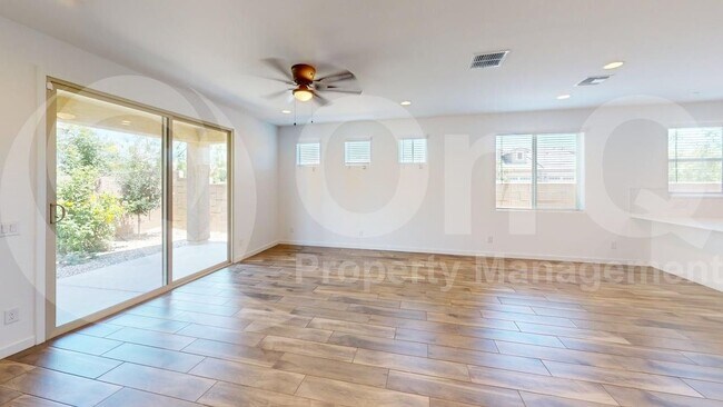 Foto del edificio - 17108 W Fallen Leaf Ln