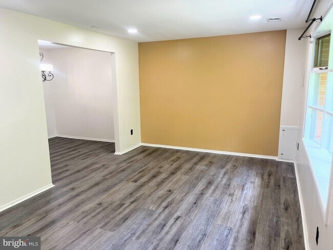 Foto del edificio - 403 Woodside Cir
