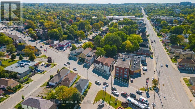 Photo du bâtiment - 217 Hamilton Rd