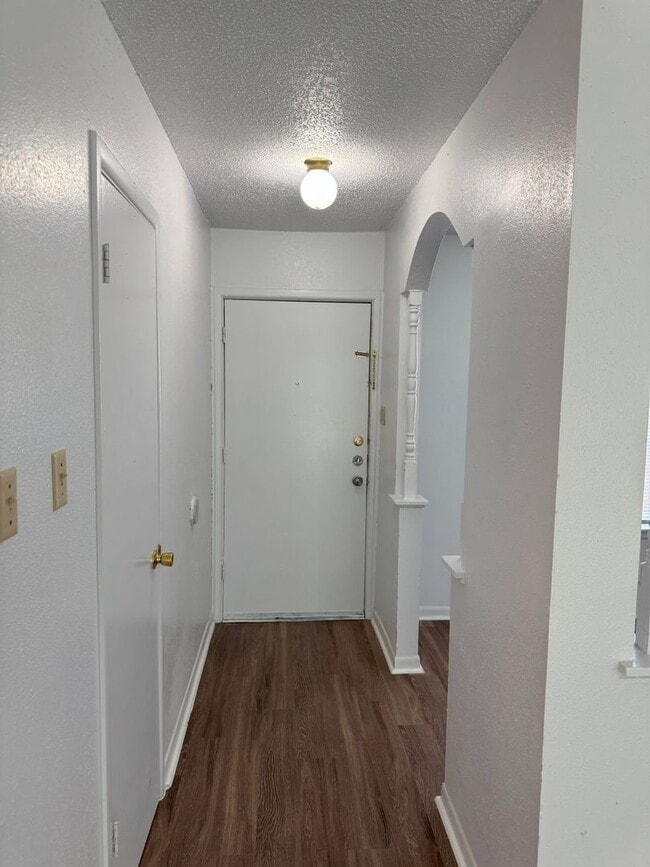Building Photo - 132 Meadow Way