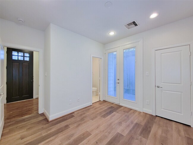 Building Photo - 12 Hermann Park Ct