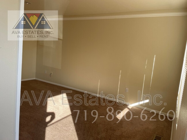 Building Photo - 531 S Angus Ave