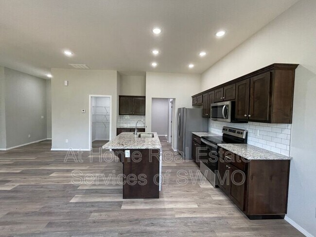 Foto del edificio - 612 Southgate Dr