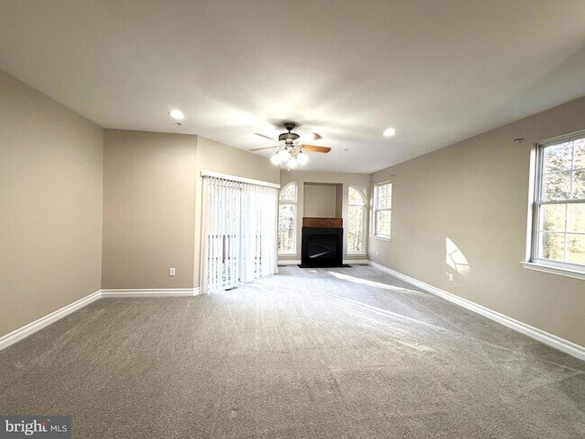 Foto del edificio - 623 Trout Run Ct