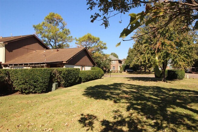 Building Photo - 901 Gardenwalk Dr