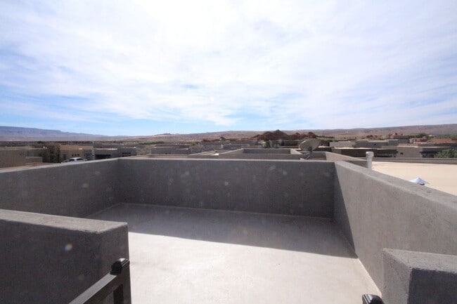 Building Photo - Move in Ready - Sand Hollow and Dunes Retreat