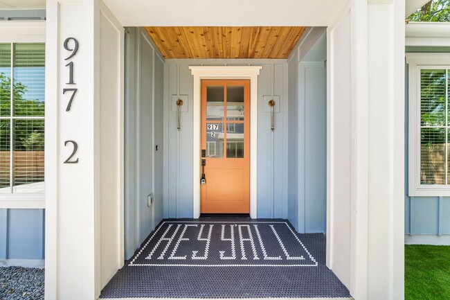 Building Photo - 917 E 37th St