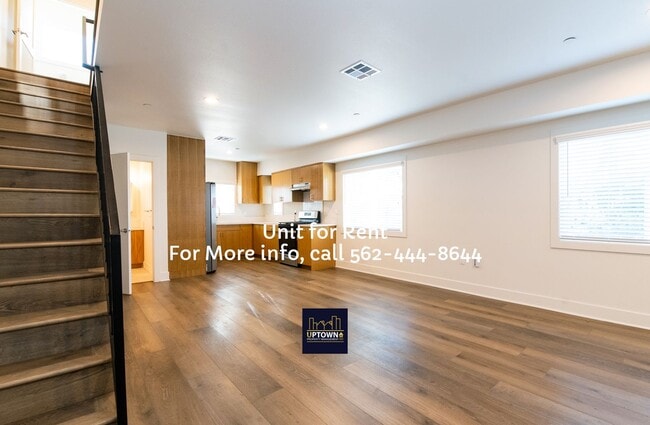 Building Photo - Townhome - 3 Bedrooms-2.0 Baths - Cudahy