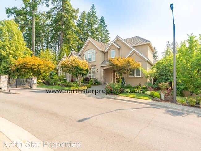 Building Photo - 5 br, 4.5 bath House - 757 NE Brennan Ln