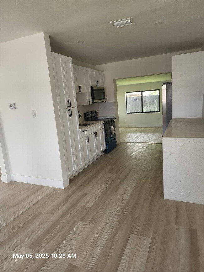 Foto del edificio - 3173 SW 11th St
