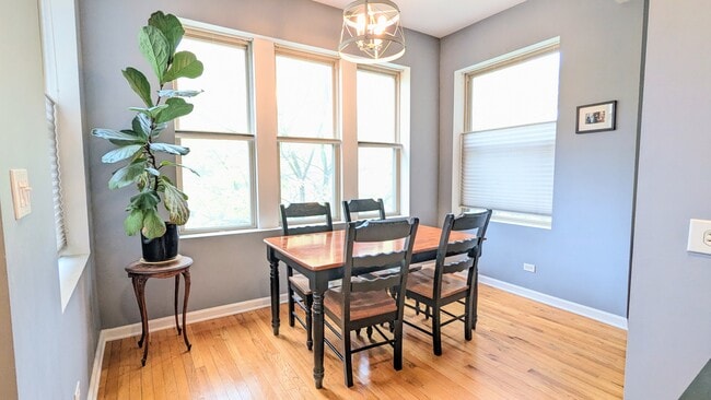 Building Photo - 3719 W Byron St