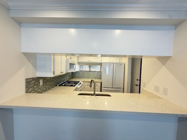 Building Photo - Cozy 2 Bedroom 1 Bath Unit