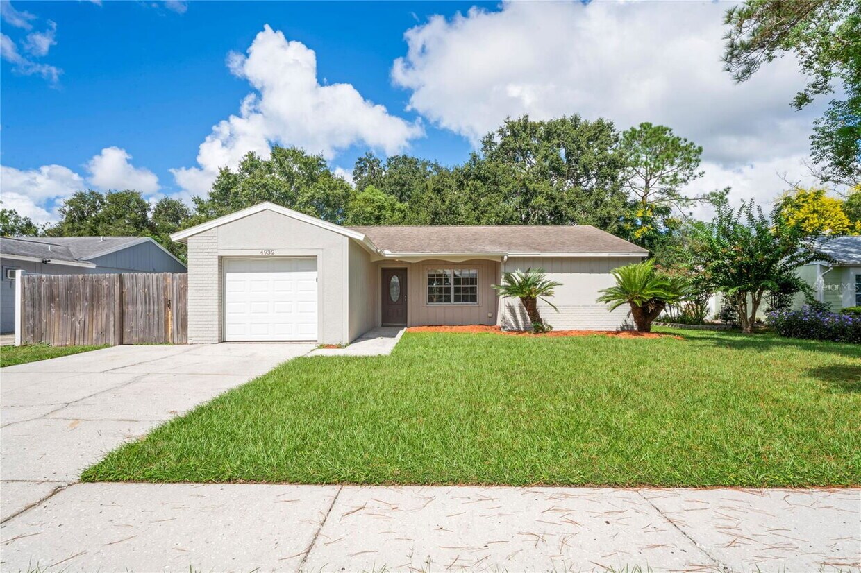 Foto principal - 2913 Butterfly Landing Dr