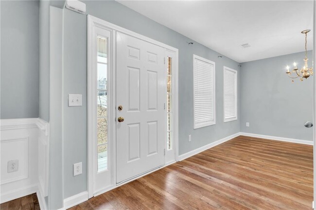 Building Photo - 404 Arbor Ct SW