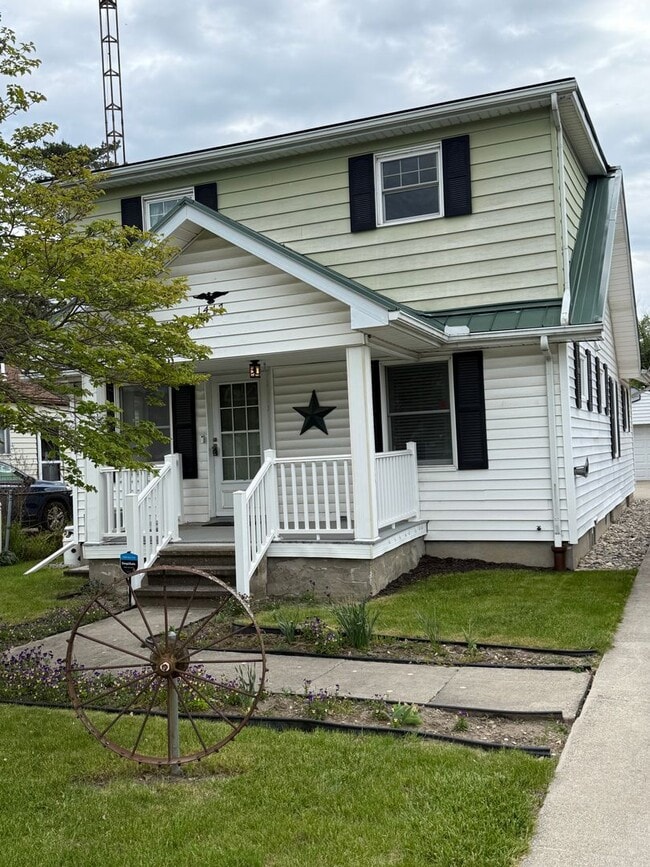 Building Photo - 1417 Primrose Ave