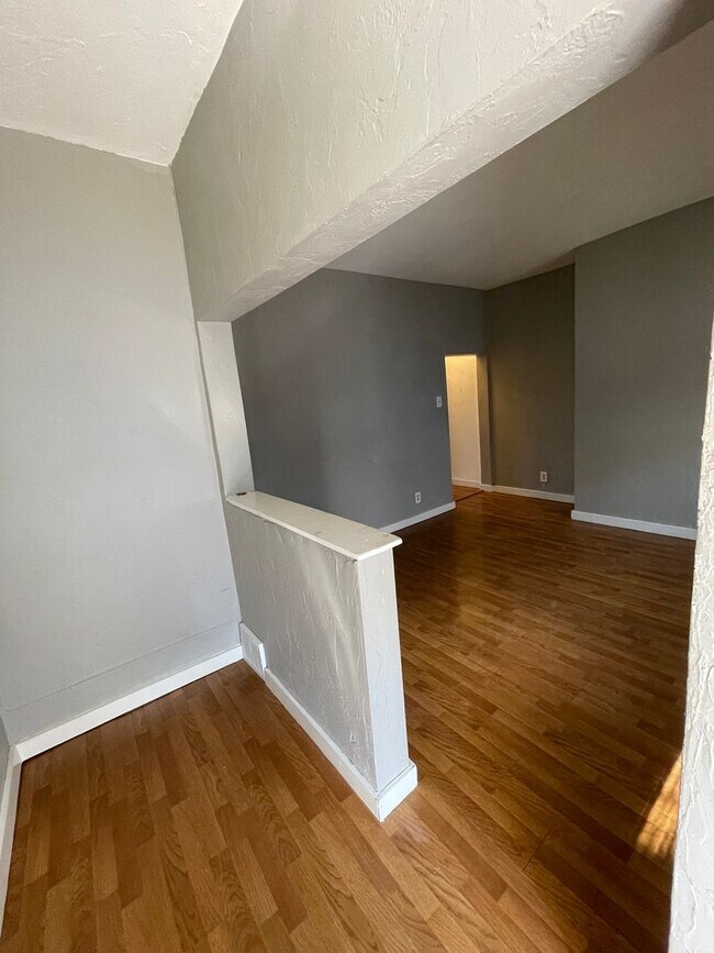 Foto del edificio - Single Family House in Mt Washington Avail...