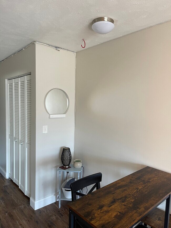 Building Photo - 35 Glencoe St