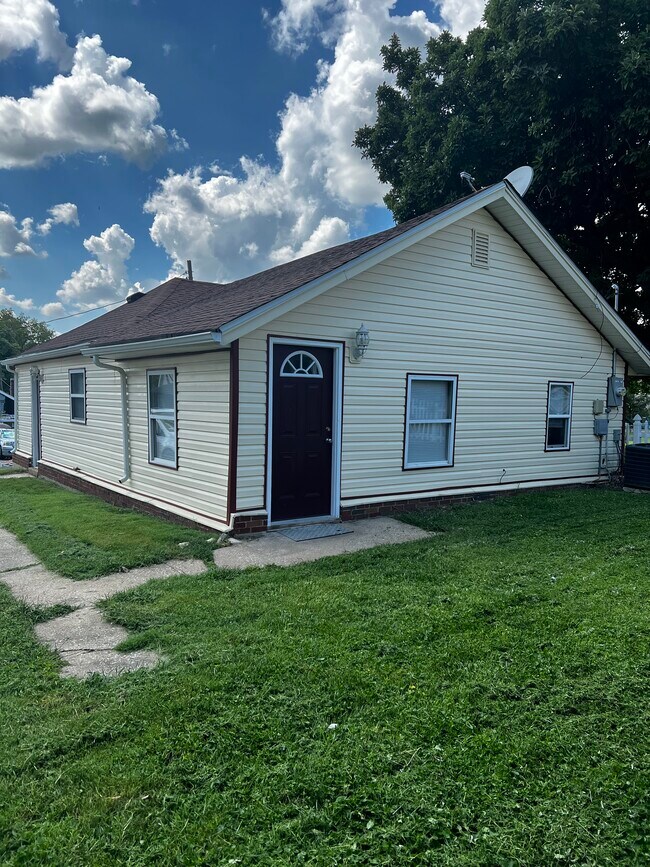 Building Photo - 119 Wing Ave