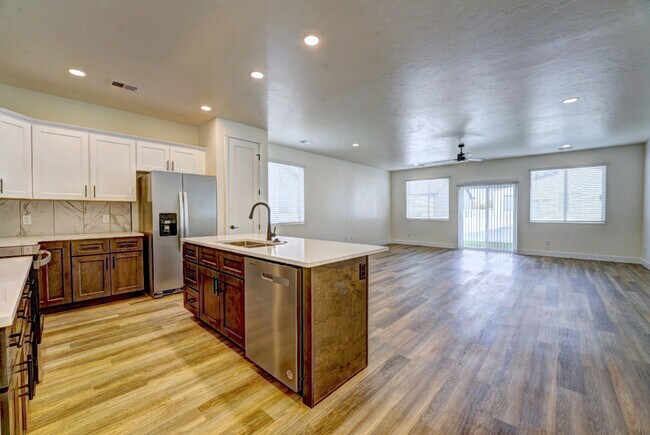 Foto del edificio - 1667 Iron Dr