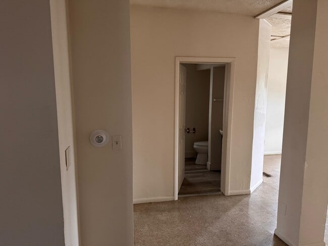 Building Photo - 871 Lake Ave