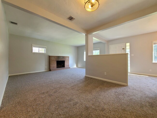Building Photo - 25130 Starr St
