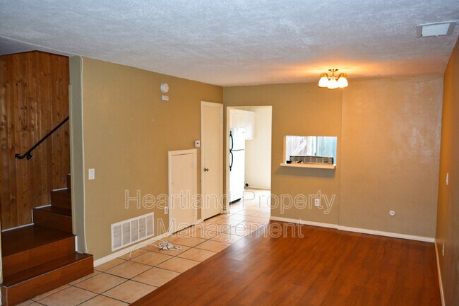 Building Photo - 888 Cherrywood Way