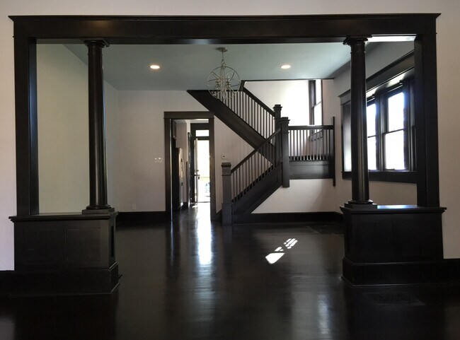 Foto del edificio - 1603 E Michigan St