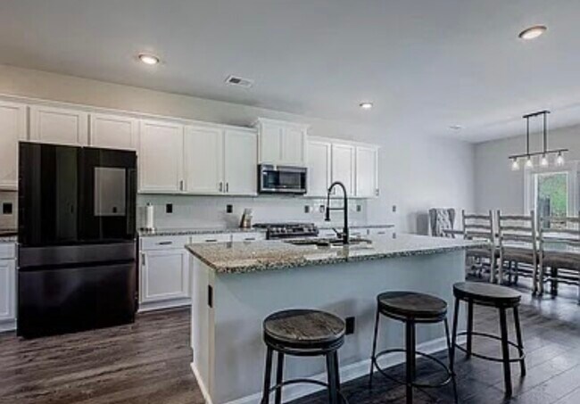 Building Photo - 1205 Sambar Cir