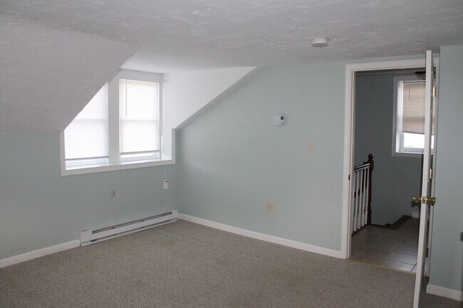 Foto del edificio - 327 N Main St