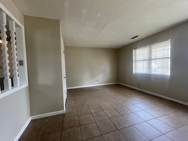 Building Photo - 3/1 on Sandlin Rd Available 9/9/24!!