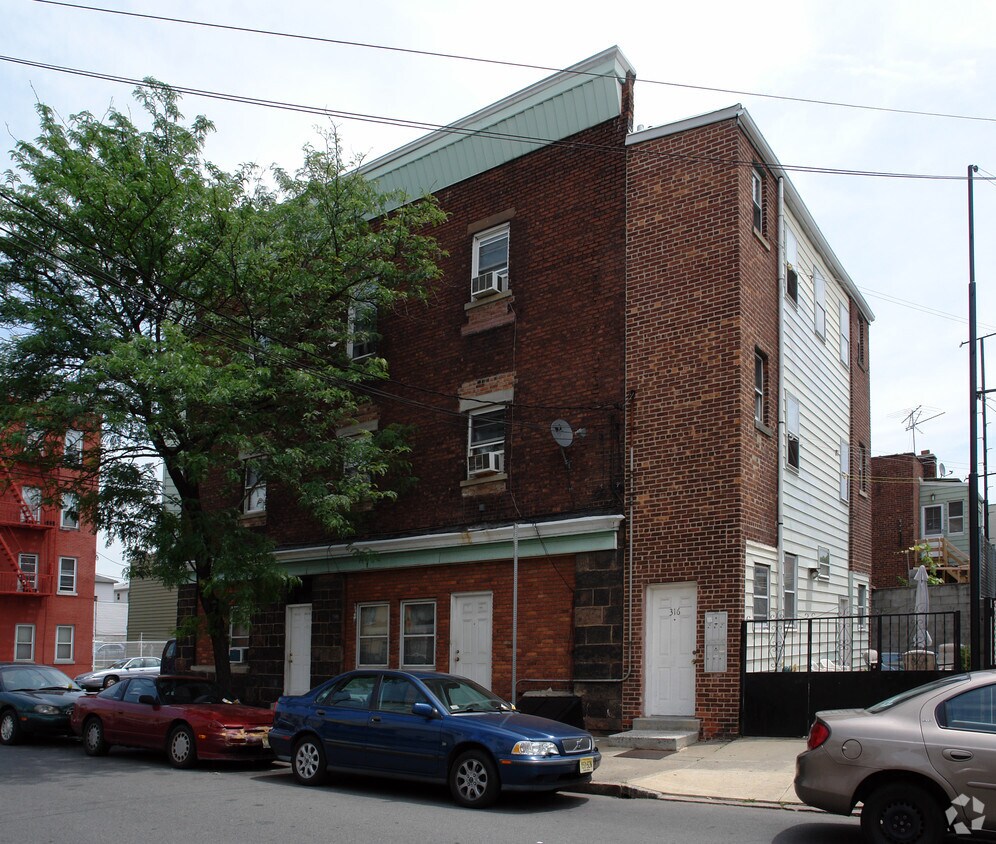Building Photo - 149 Malvern St