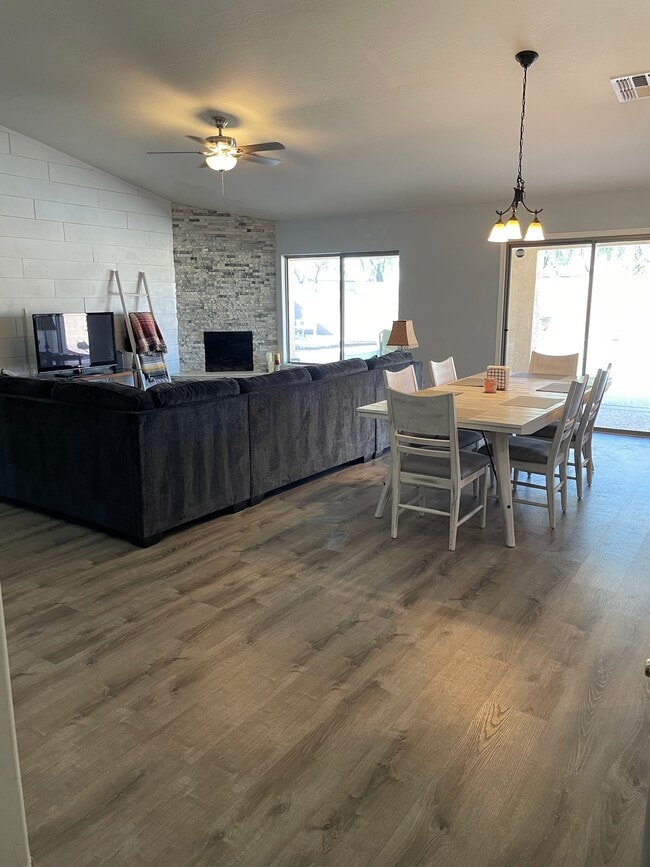 Foto del edificio - 17424 W Rimrock St