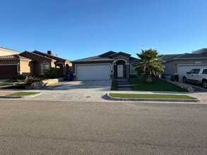 Building Photo - 460 Prime Desert Dr